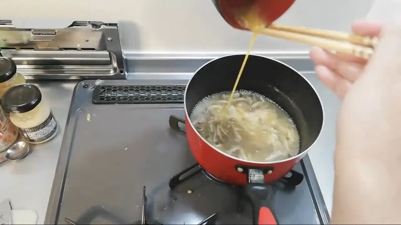 強火にして卵を回し入れる の画面