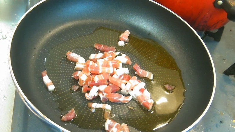 ベーコンをオリーブオイルで焼いて香りを移す の画面
