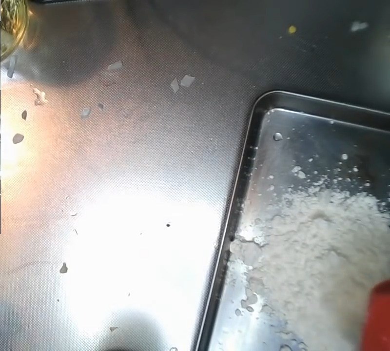 鶏肉に小麦粉をまぶし、卵にくぐらせて衣をつける の画面