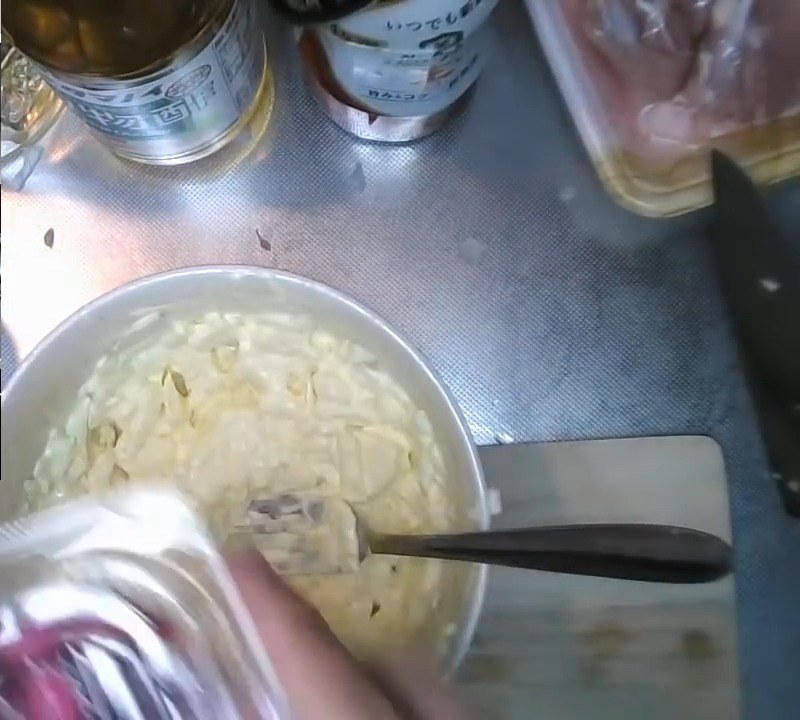 水気を切った玉ねぎをマヨネーズと合わせる の画面