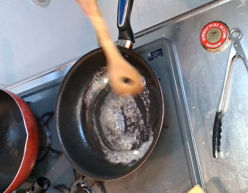 魚を取り出し、同じフライパンで焦がしバター醤油を作る の画面