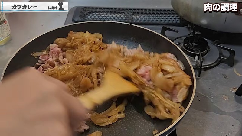 豚こま切れ肉を細かく刻んで炒め合わせる の画面