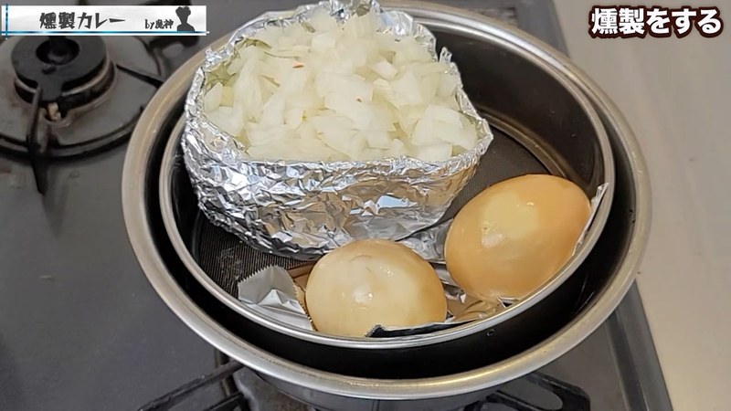 玉ねぎと味付け卵をもう一つのふるいに並べる の画面