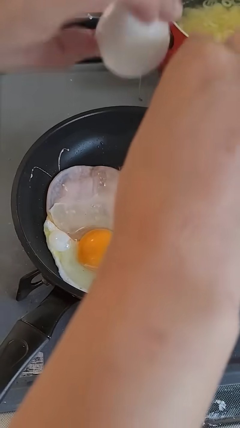 卵を割り入れて蒸し焼きにする の画面