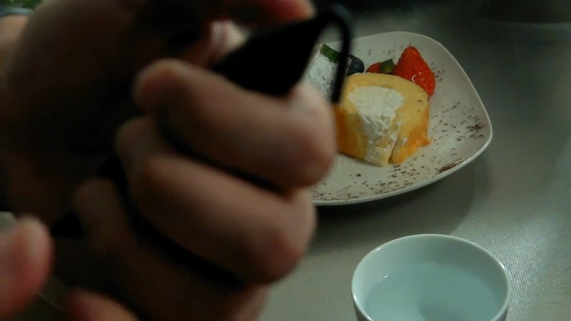 チョコレートソースで皿を飾る の画面