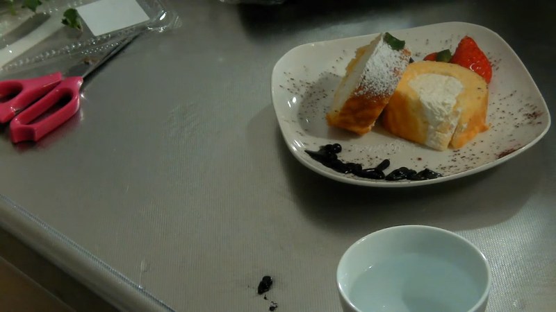 チョコレートソースで皿を飾る の画面