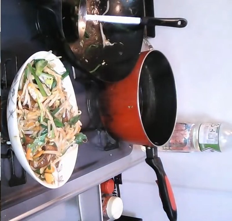 レバーを戻し入れて炒め合わせ、盛り付ける の画面