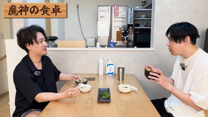 スパイギアが炊き込みご飯を食べる様子