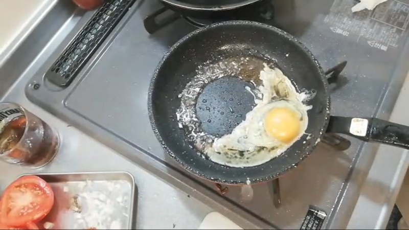 卵を割り入れて目玉焼きを作る の画面