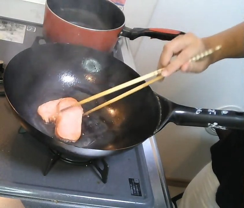 スパム（ランチョンミート）を厚めに切って焼く の画面