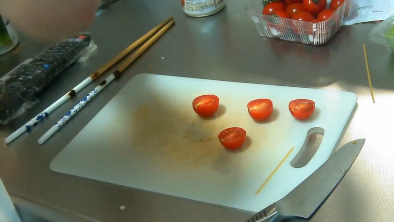 ミニトマトを半分に切る の画面
