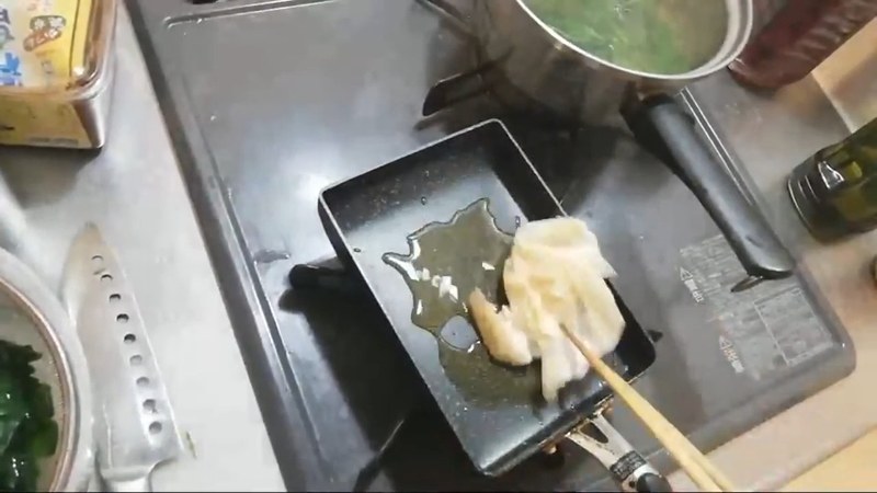 卵焼き器を熱し、ごま油をなじませる の画面