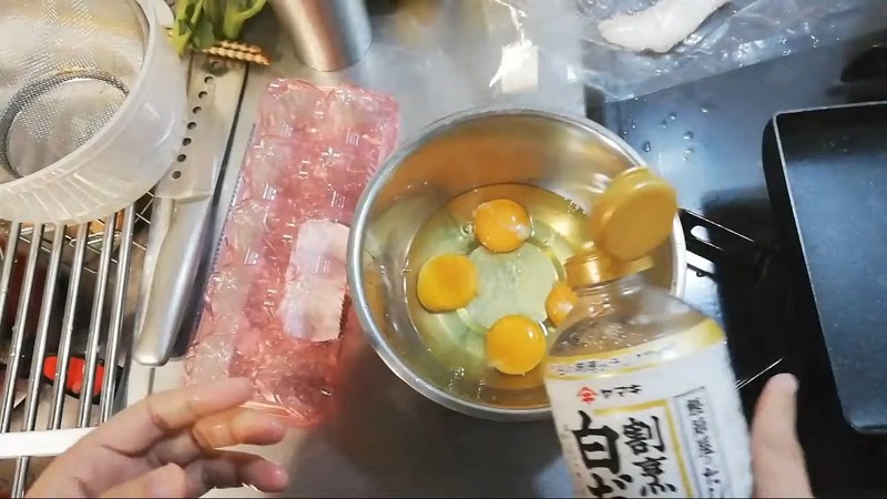 卵を割りほぐし、白だしを加える の画面