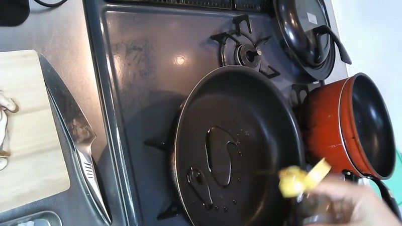 ごま油でにんにく・玉ねぎを炒める の画面